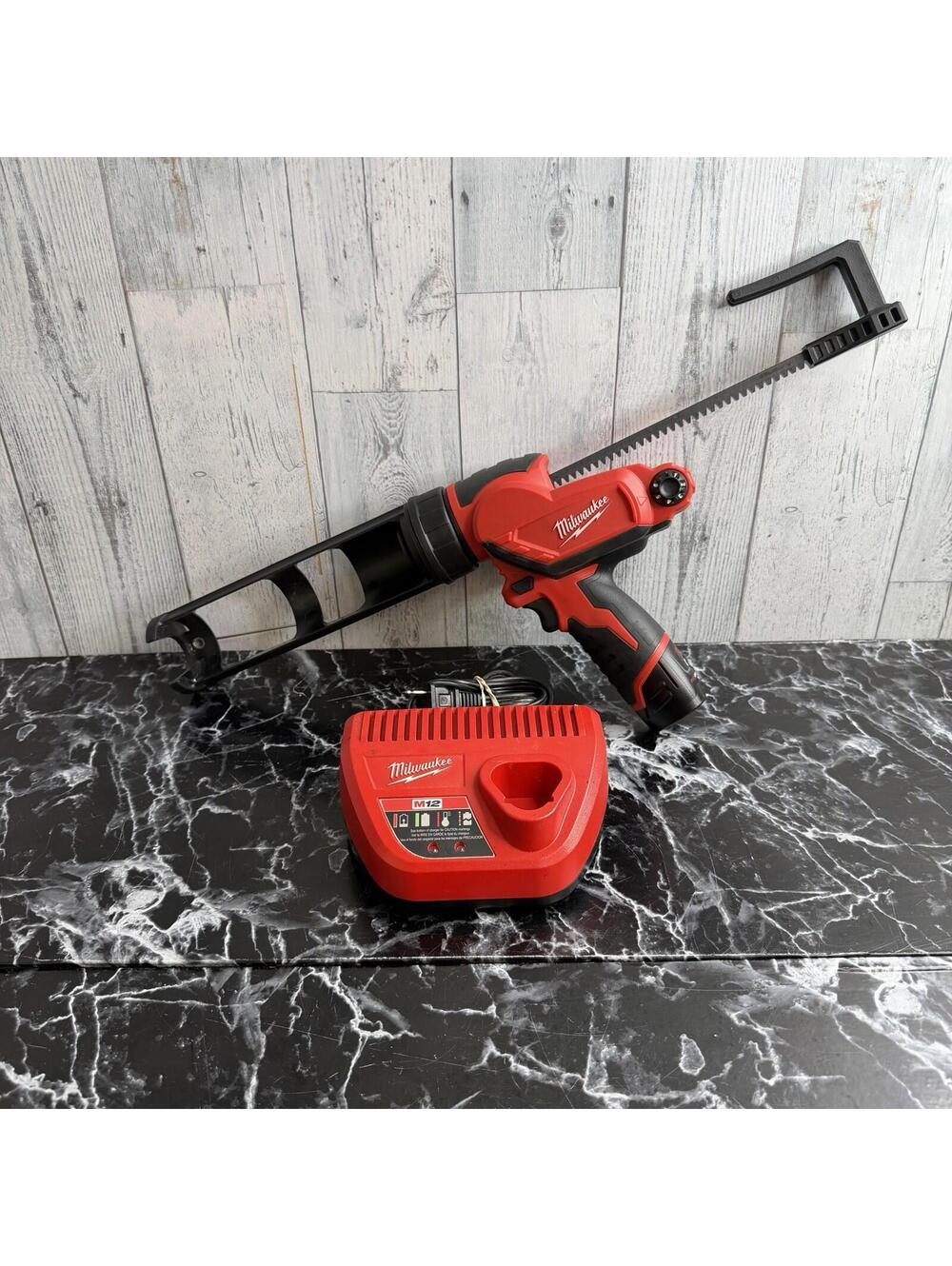 Milwaukee M12 10 Oz Caulk Gun Tool 2441-20 with Battery And Charger ￼